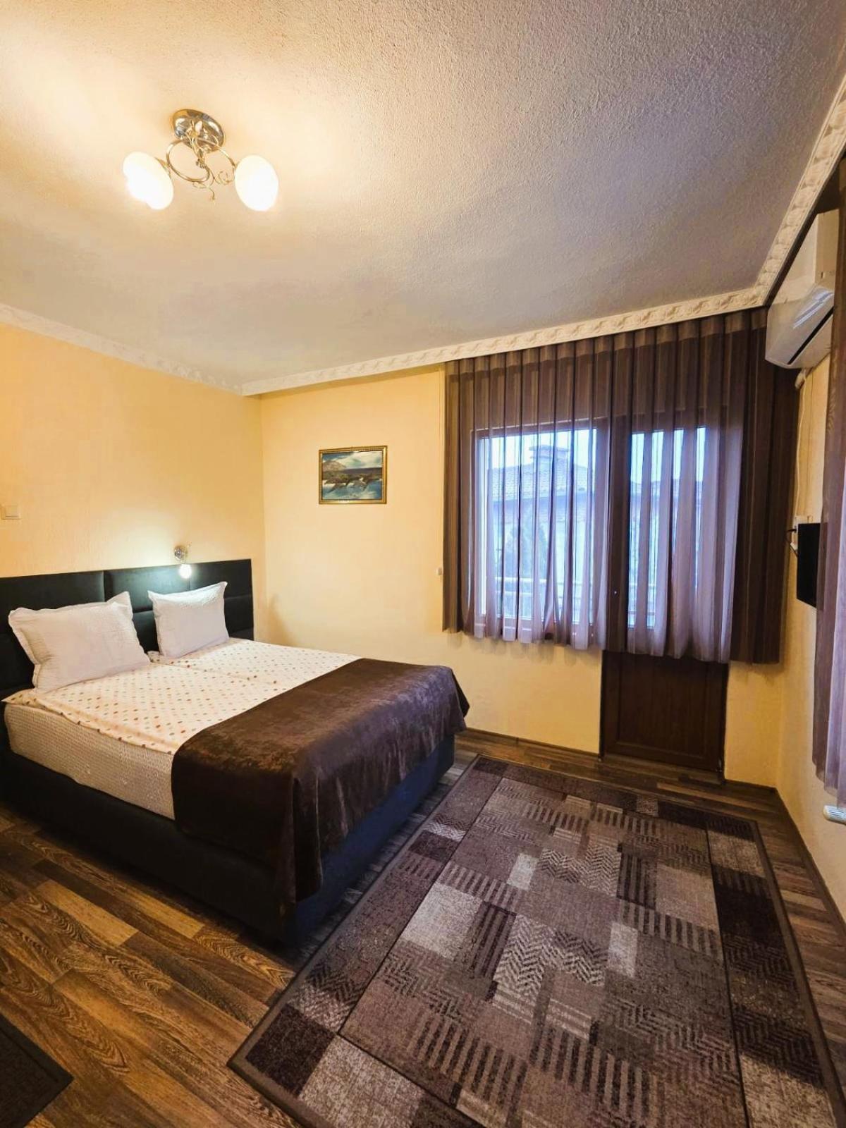 Family Hotel Dalia เวลินกราด ภายนอก รูปภาพ