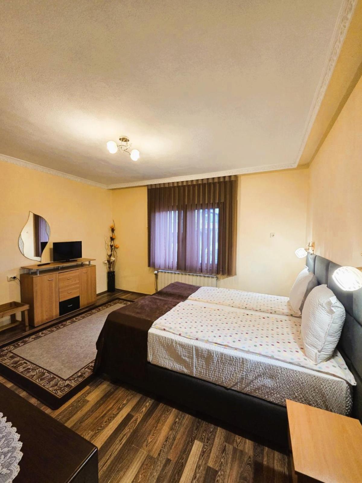 Family Hotel Dalia เวลินกราด ภายนอก รูปภาพ