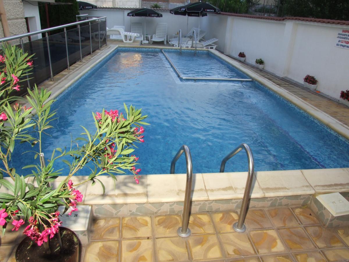 Family Hotel Dalia เวลินกราด ภายนอก รูปภาพ