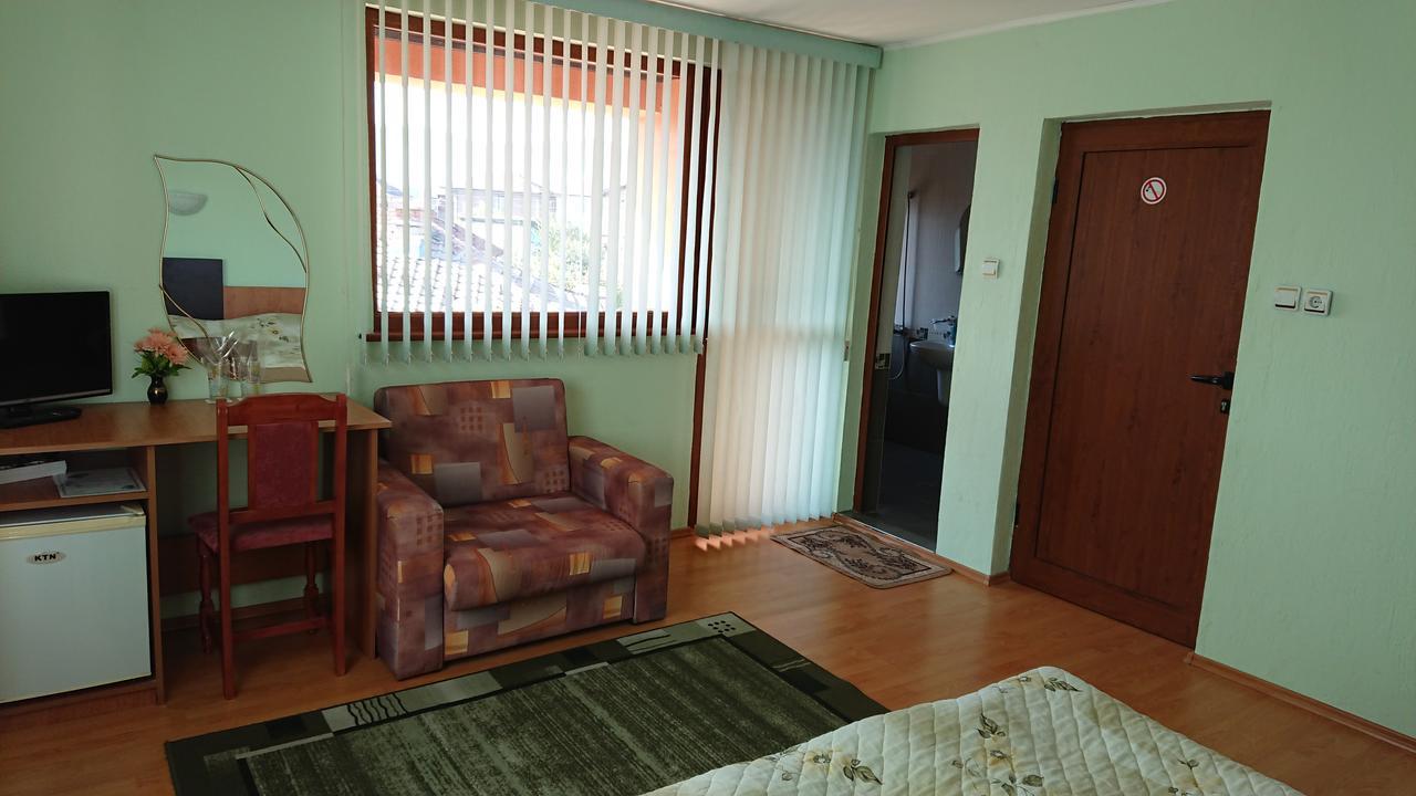 Family Hotel Dalia เวลินกราด ภายนอก รูปภาพ